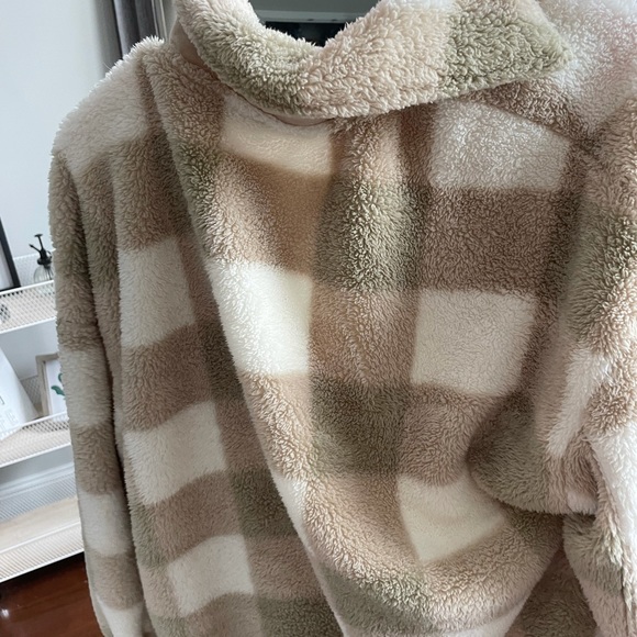Oversized Plaid Furry Coat - Picture 2 of 3
